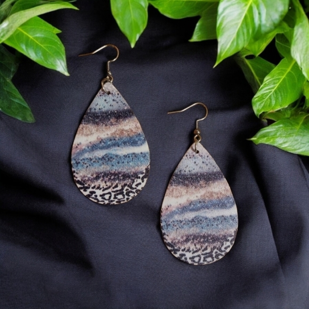 NEW Women's Beach Wave Faux Leather Drop Hook‎ Fashion Earrings